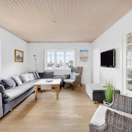 Located In The Center Apartment *